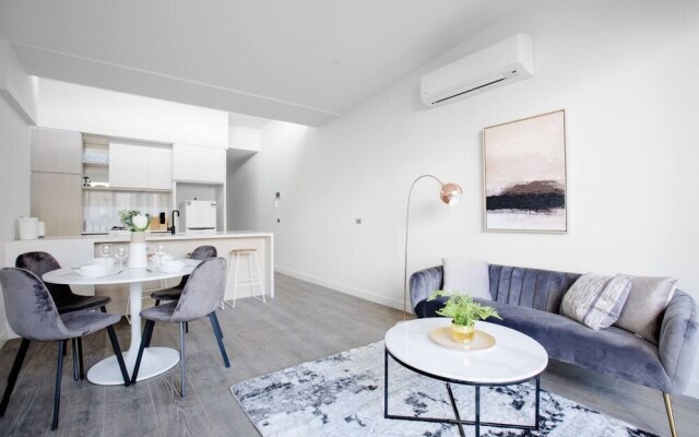 Designer Warm Home@mooneeponds+parking/wifi