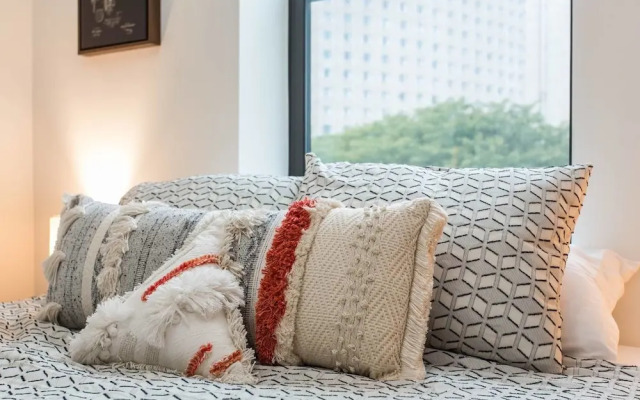 Handsome Mccormick 3bd-2ba Loft