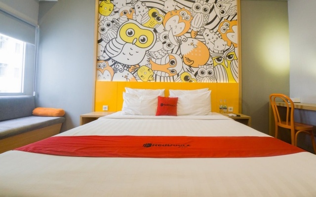 RedDoorz Apartment near Bundaran Satelit Surabaya – Guest Rooms – Surabaya