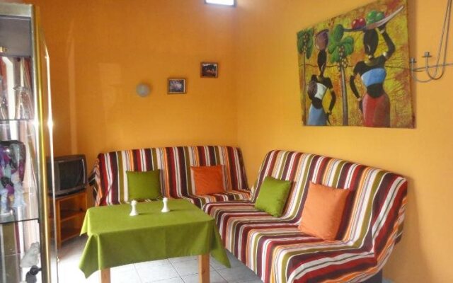 El Flamboyan Apartments