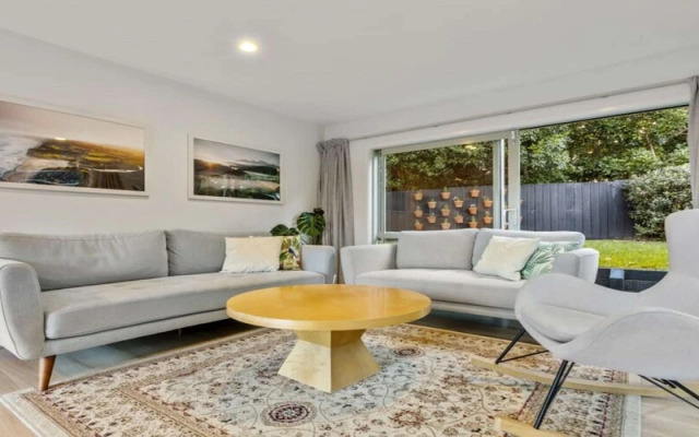 Modern Sanctuary On The Reserve