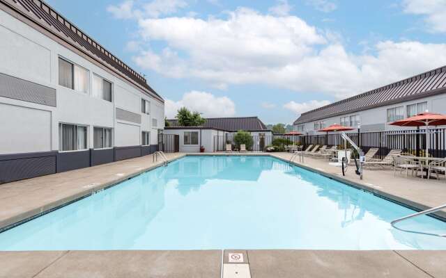 Best Western Plus Bridgeport Inn