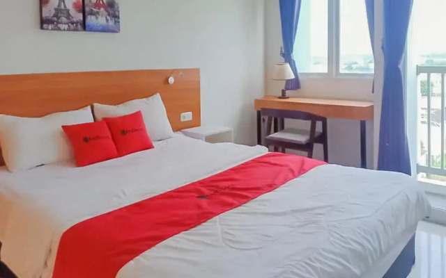 RedDoorz Apartemen @ Grand Sentraland Karawang