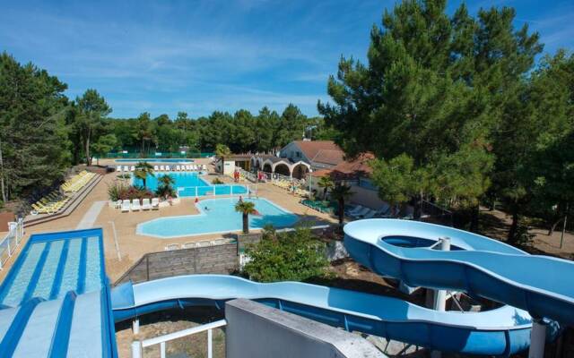 Bungalow With 2 Bedrooms in Saint-jean-de-monts, With Pool Access and