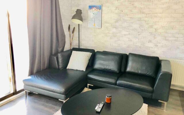 Hotham 3 Bedroom Apt - 24 Lawlers