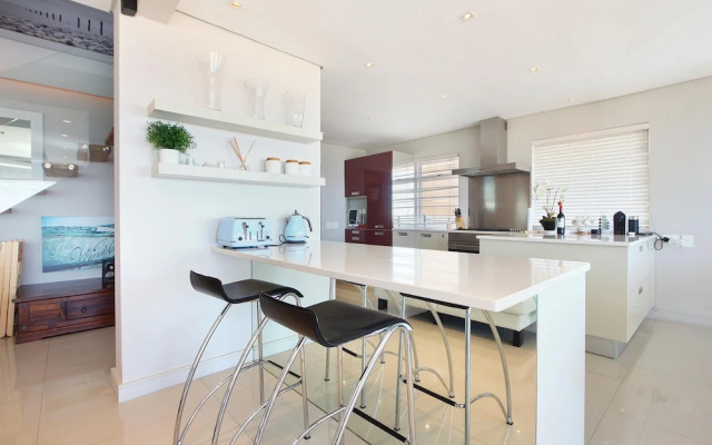 Spacious 3bed Apt Overlooking Cape Town Panova