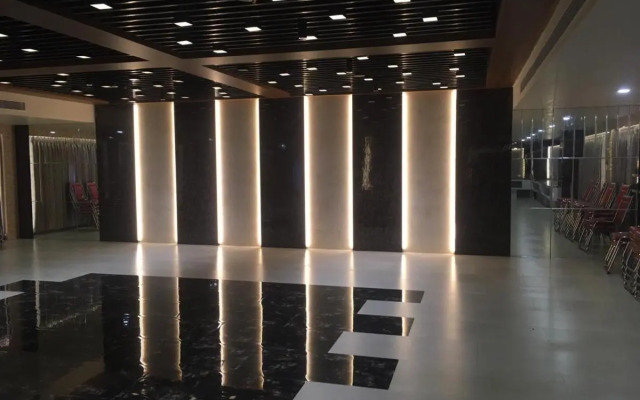 Hotel Aarunya Royale