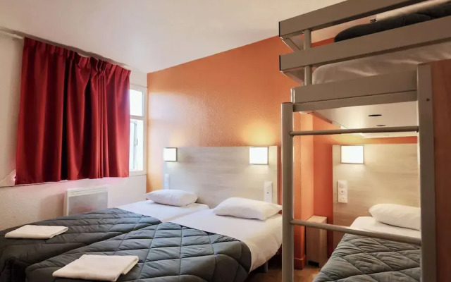 F1 Plaisir Hotel