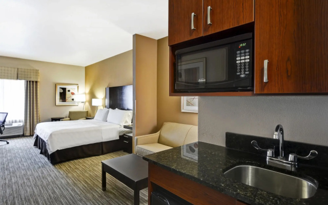 Holiday Inn Express & Suites New Berlin by IHG