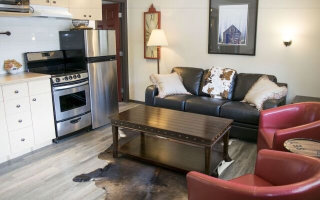 Yamnuska Suites