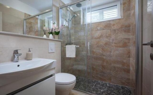 ctbv103 Holiday home with private pool Wi Fi internet access air condition in Baška Voda Makarska