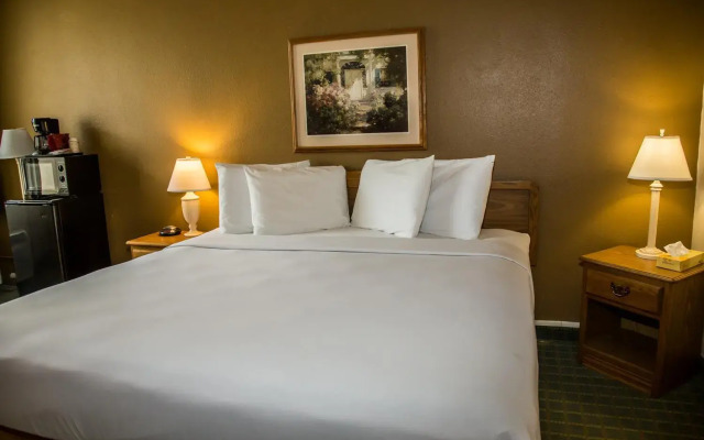 Baymont by Wyndham Fargo