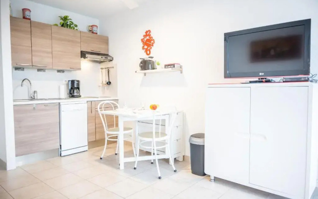 SUN7 STUDIO -FACE PLAGE- WIFI-PARKING -PISCINE - CoHôteConciergerieLaGrandeMotte