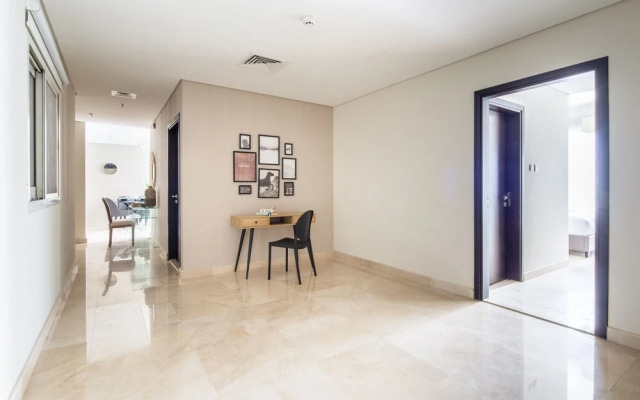 Lavish 3BR With Study in Downtown Dubai