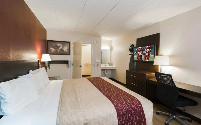 Red Roof Inn PLUS+ St Louis - Forest Park/ Hampton Ave
