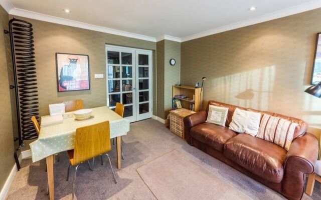 Contemporary Holyrood Apartment