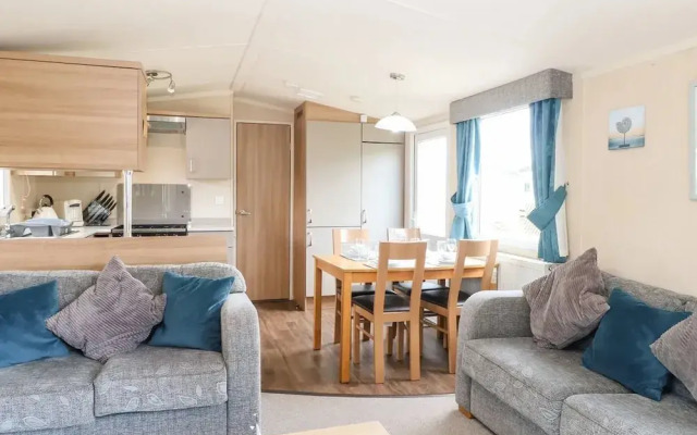 5 Berth 3 Bedroom Caravan Holiday Home in Fritton