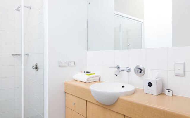 Majestic Oasis Apartments