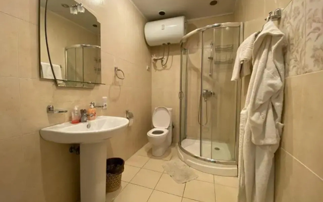 Northern Avenue 2 Bedroom Deluxe Apartment With Balcony HH666