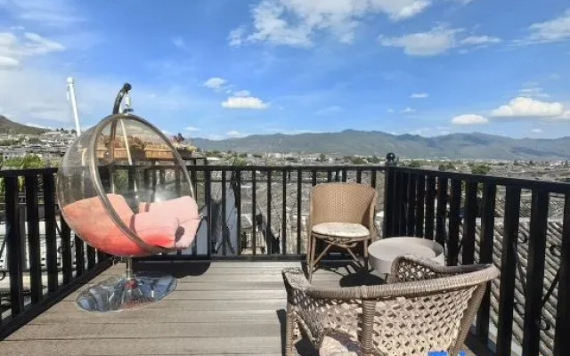Pingju Scenic Inn (The Old Town of Lijiang)
