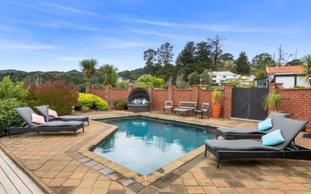 Chartre' Manor Bed & Breakfast