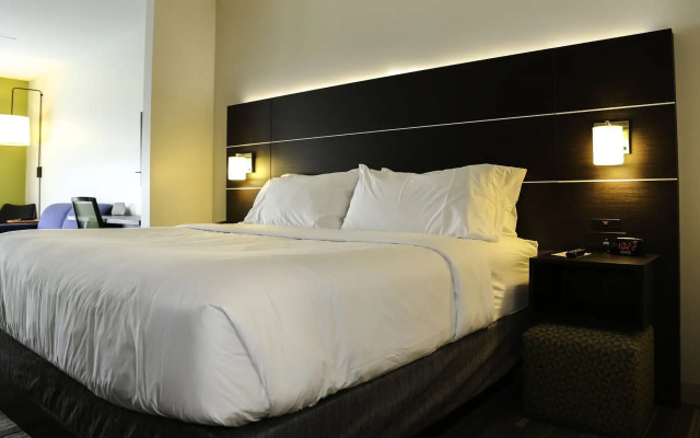 Holiday Inn Express & Suites Kingston-Ulster