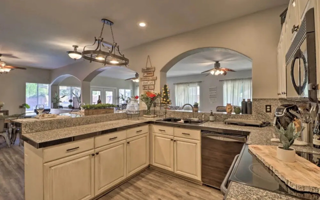 Lavish Family Escape w/ Game Room in Avondale!