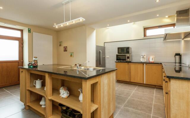 Luxurious Holiday Home in Glabbeek with Garden