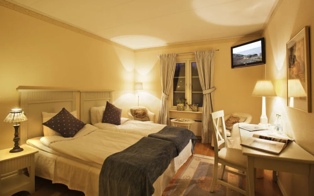 Åkeshofs Slott Bed and Breakfast