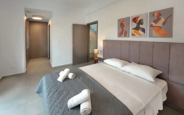 Sun & Moon Luxury 4-bedroom Villa