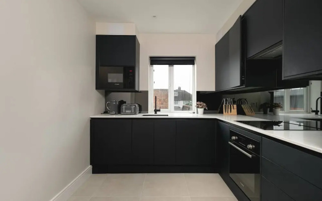 Skyvillion -4bed Cozy Cockfosters Apt Mins To Tube