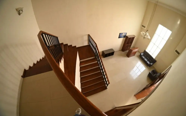 17 Residence For 15 People With Pool