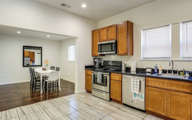 Spacious & Central! Pet-friendly Emeryville Home