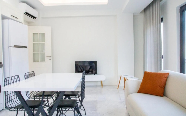 Sleek Flat w Garden 5 min to Beach in Milas