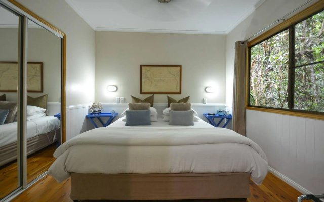 Crater Lakes Rainforest Cottages – Guest Rooms – Lake Eacham