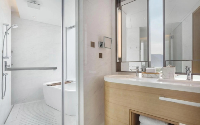 Sheraton Hong Kong Tung Chung Hotel