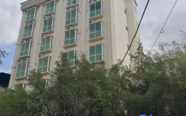 Longxiang Business Hotel
