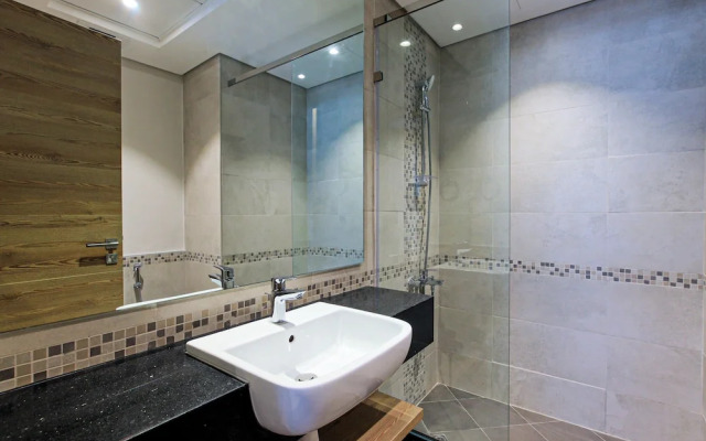 Spacious 2BR Apt Maids Elegance
