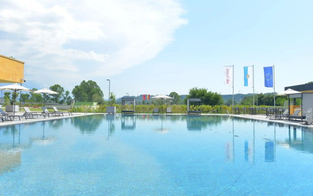 mk | hotel tirana