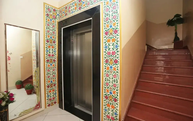Oyo 23395 Hotel Taj & Restaurant