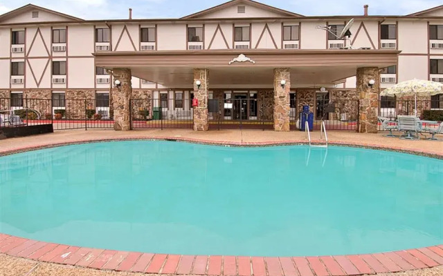 Clarion Pointe