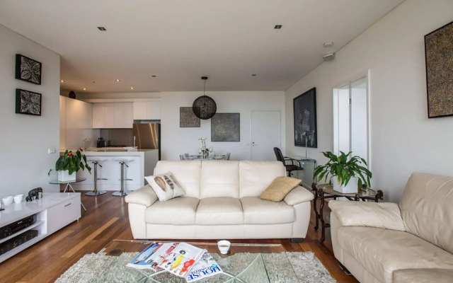 Port Melbourne Panorama - StayCentral