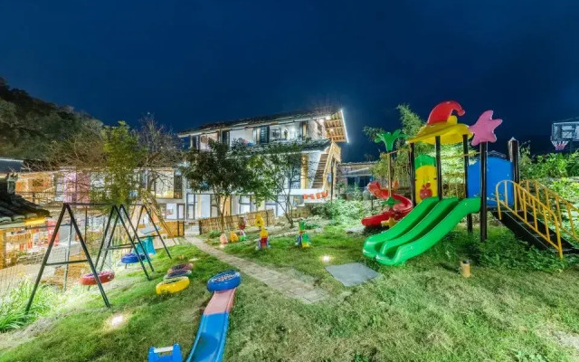 Huasao·1949 Designer Parent-Child Vacation Type Smart Homestay (Nanjing Yunshuiyao Waterwheel Store）