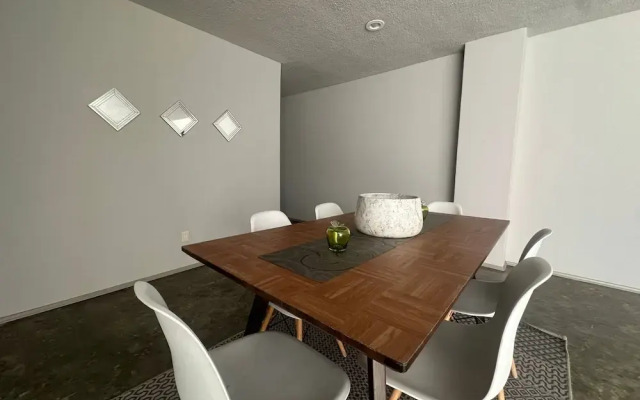 Modern Polanco Stay - Parking- Elevator- Sleeps 10