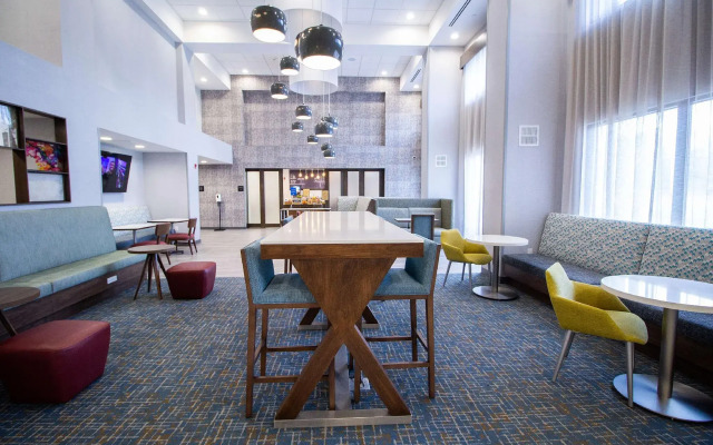 Hampton Inn & Suites North Attleboro