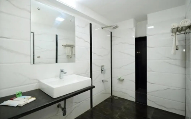 Crimson Park Shripriya Hotel