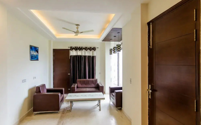 FabHotel Mannat Residency Sec 52