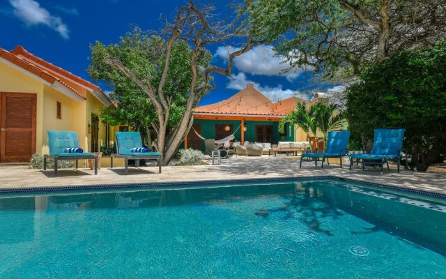 Secluded Villa With Pool3min to Beachfree Utilities