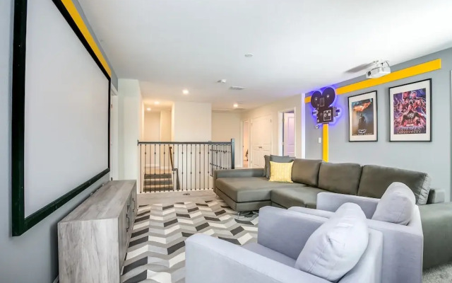 Stunning Villa w/ No Rear Neighbors! Near Disney