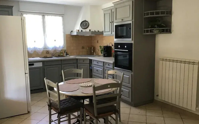 Cozy Villa in Saint-laurent-la-vernede
